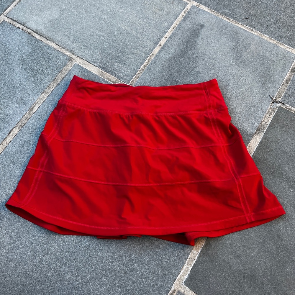 Lululemon skirt tall size 4 red NEVER BEEN WORE
